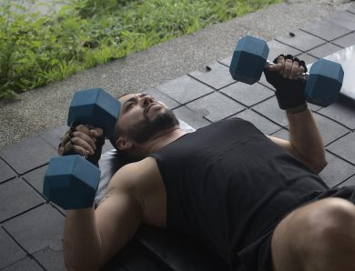 Scopri i segreti della chest press con i manubri per un petto tonico e scolpito!