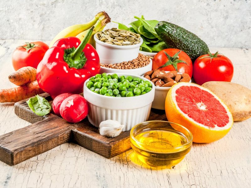 Come ottenere una pancia piatta in 30 giorni: La dieta definitiva per dire addio ai gonfiori e alle adiposità localizzate