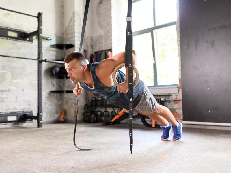 10 esercizi calisthenics per tonificare il corpo senza attrezzature