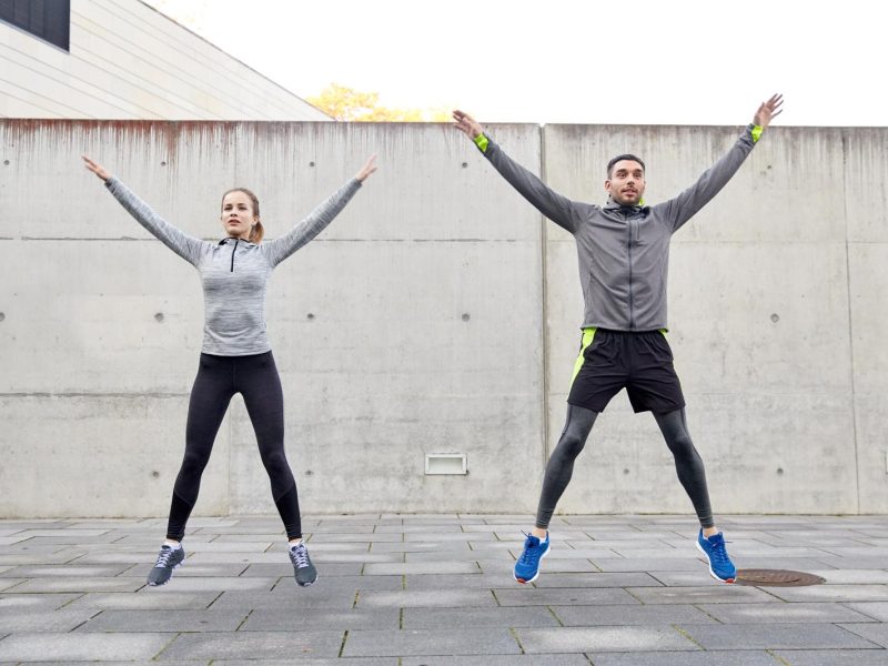 Jumping jacks: il segreto per bruciare calorie e tonificare tutto il corpo!