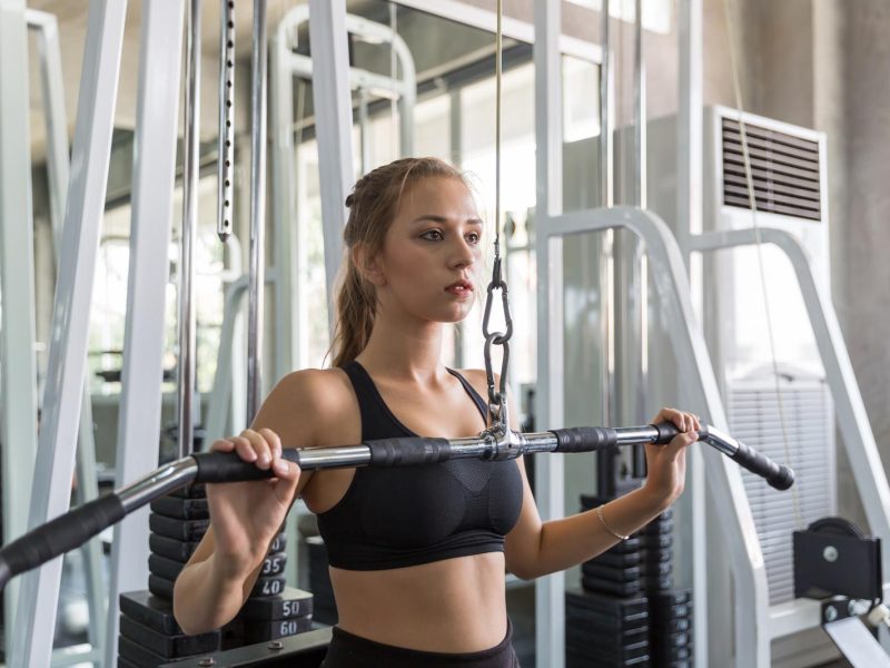 Lat machine presa stretta: il segreto per accelerare i tuoi progressi in palestra
