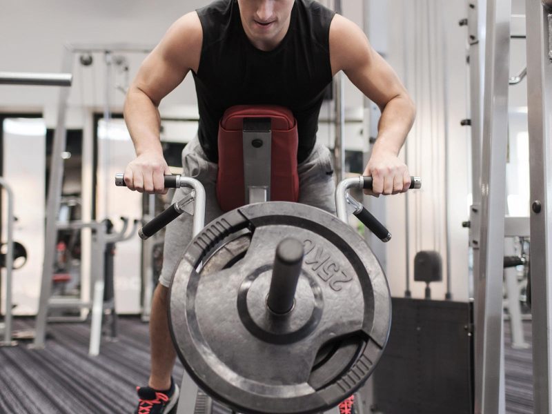 Raggiungi la massima forza con il rematore t bar: segreti per un allenamento efficace