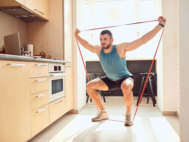 Sissy squat: il segreto per gambe toniche e glutei scolpiti