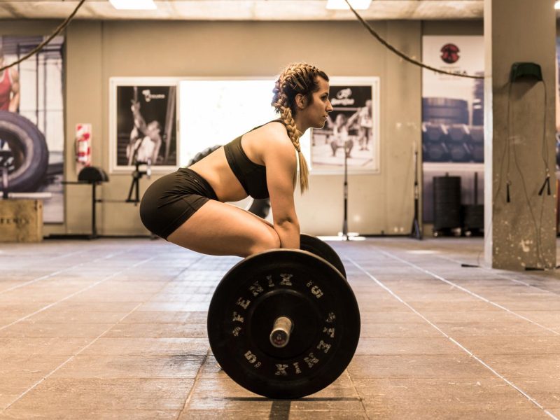 Sumo deadlift: il segreto per ottenere una forza esplosiva e un fisico scolpito!