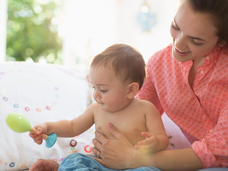 Come svezzare un neonato: tutto quello che devi sapere per un passaggio dolce e sicuro