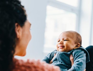 Quando mettono i denti i neonati: tutto ciò che devi sapere sull’eruzione dentale dei più piccoli