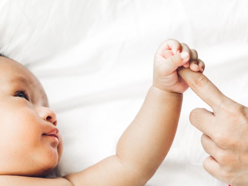 La guida completa: Quanto latte deve bere un neonato di 4 mesi